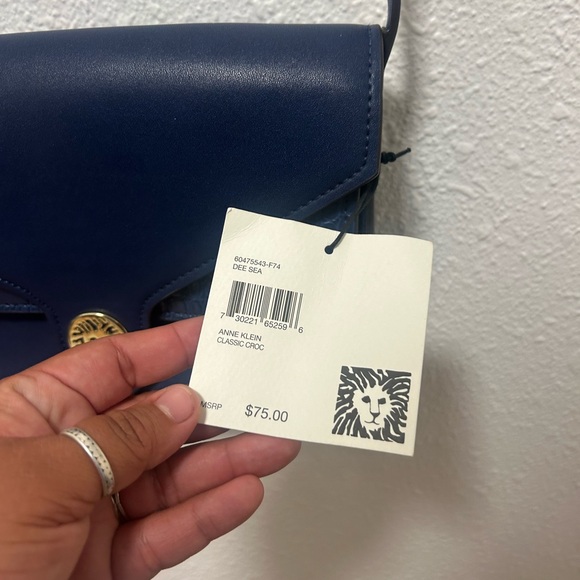 Elegant Navy Blue crossbody Anne Klein NWT - Picture 4 of 6